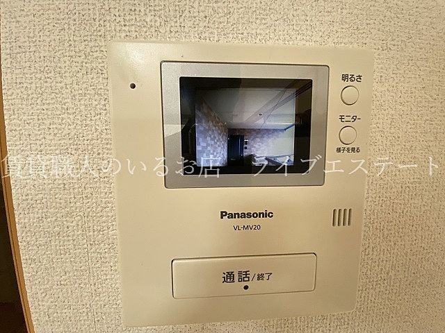 不審者の侵入を未然に防ぐＴＶモニター付インターホンです