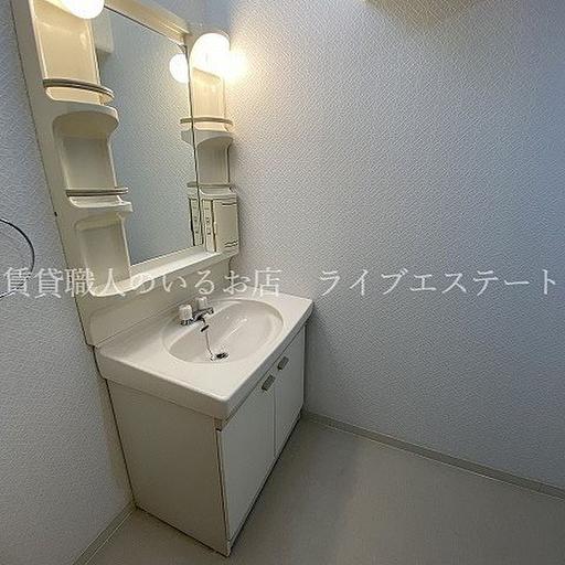 洗面脱衣所はゆったりしています みんなでお風呂に入るときも混雑しません(同タイプ601号室の参考写真です)