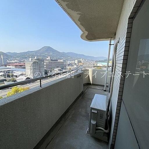 バルコニー 南向きで日当たりがいいです(同タイプ601号室の参考写真です)