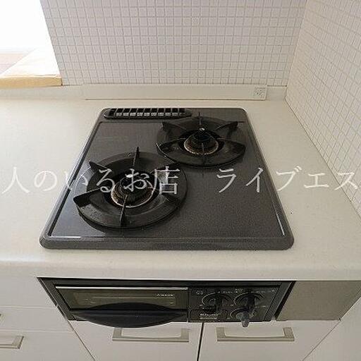 2口コンロのシステムキッチン グリル付きでレパートリーが広がります