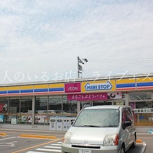 ミニストップ高松多肥下町店 徒歩約12分 / 約890m