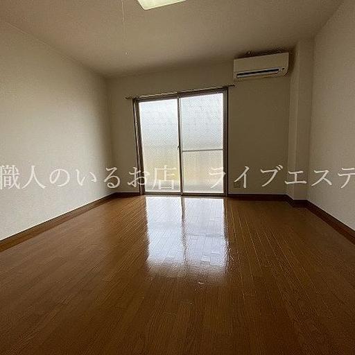 南向きの明るいお部屋 エアコン・照明付きです