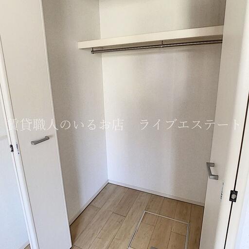 北洋室にはクローゼット付き シワにならないようにお洋服を掛けておけます