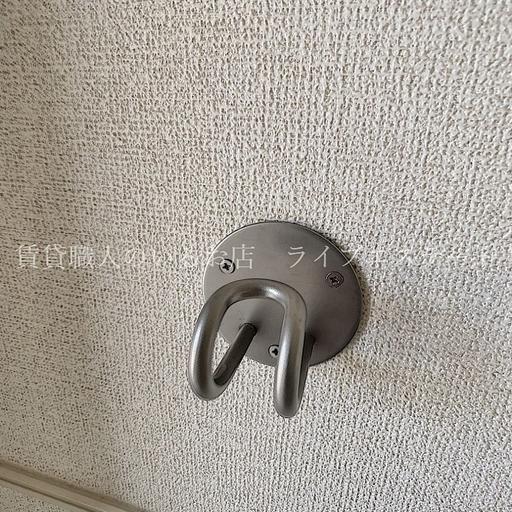 玄関のリードフック 散歩に行く前、帰った時などちょっと待っててほしい時に、リードを掛けておけます