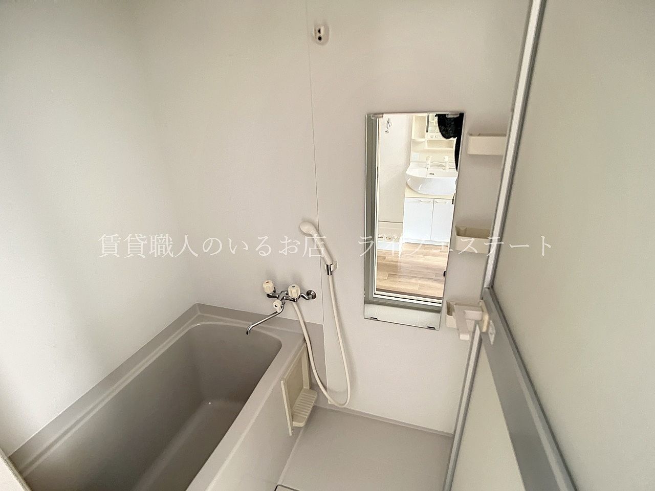 お風呂はゆったり浸かれるサイズ 一日の疲れをしっかり癒せます エアコン、シャンプードレッサーやゆったりした浴槽、大きなシューズボックスなどおすすめポイントたくさん