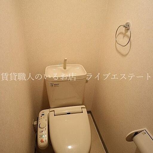 シャワートイレ 清潔な洗浄機能付温水シャワートイレ