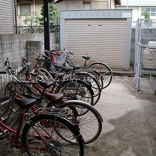 駐輪場 屋根が雨から愛車を守ります