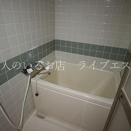 お風呂はサーモスタット付き混合水栓付き 温度調整が簡単で、軽い力でお湯を出したり止めたりできます
