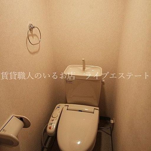 シャワートイレ設置済み(同タイプ102号室の参考写真です) あると嬉しい定番人気の設備