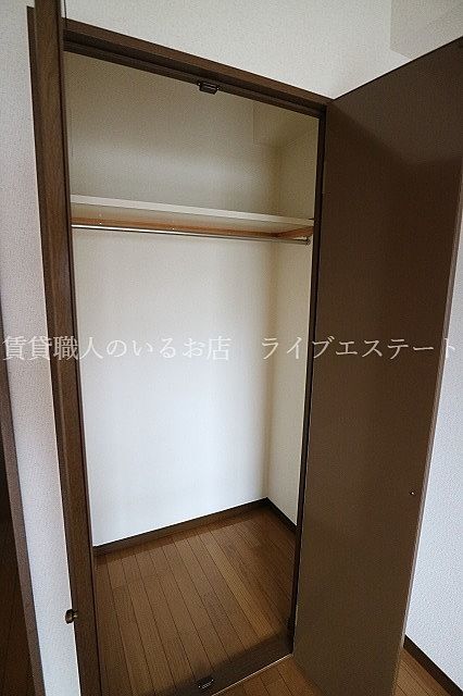 クローゼット付きなのでお部屋をすっきりと使えます