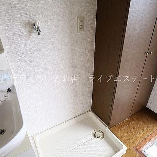防水パン付洗濯機置場 洗濯機置場には防水パンを設置しました