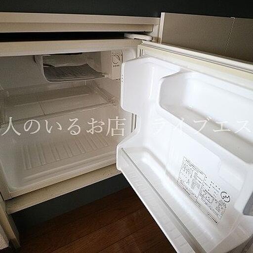 コンパクトな冷蔵庫付き お総菜や飲み物の保存にはちょうどいい大きさ
