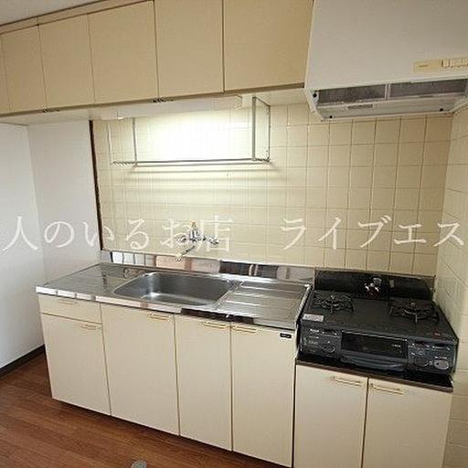2口コンロ付きの独立したキッチン キッチン5.25帖・ダイニングテーブルが置ける広さあります