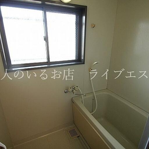 大きな窓で明るいお風呂 換気がしっかりできます