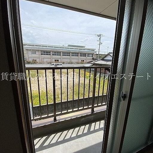 南向きのバルコニー(同タイプ203号室の参考写真です) お洗濯がよく乾きそうです