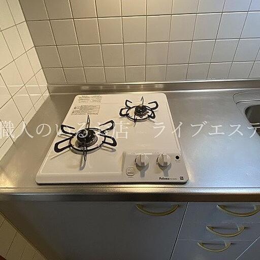 ごとくを外せばふき取りやすいタイプのコンロ(同タイプ203号室の参考写真です) 香川大学創造工学部への通学にもオススメ