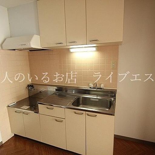 意外とおすすめの壁付キッチン。スペースを有効に使いやすい ダイニングテーブルを置けば作業スペースが一気に広がります