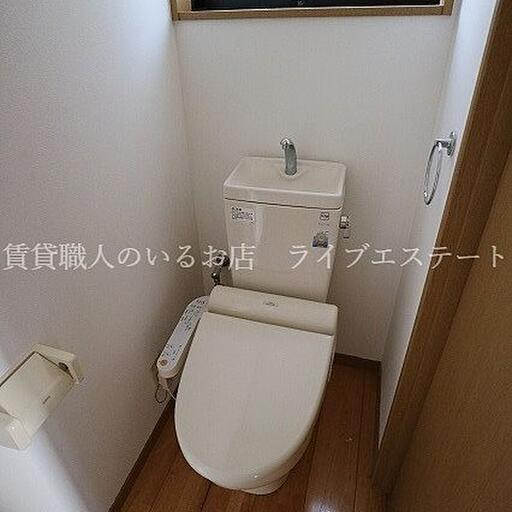 トイレは洗面所や居室から離れて独立した場所にあるので落ち着きます