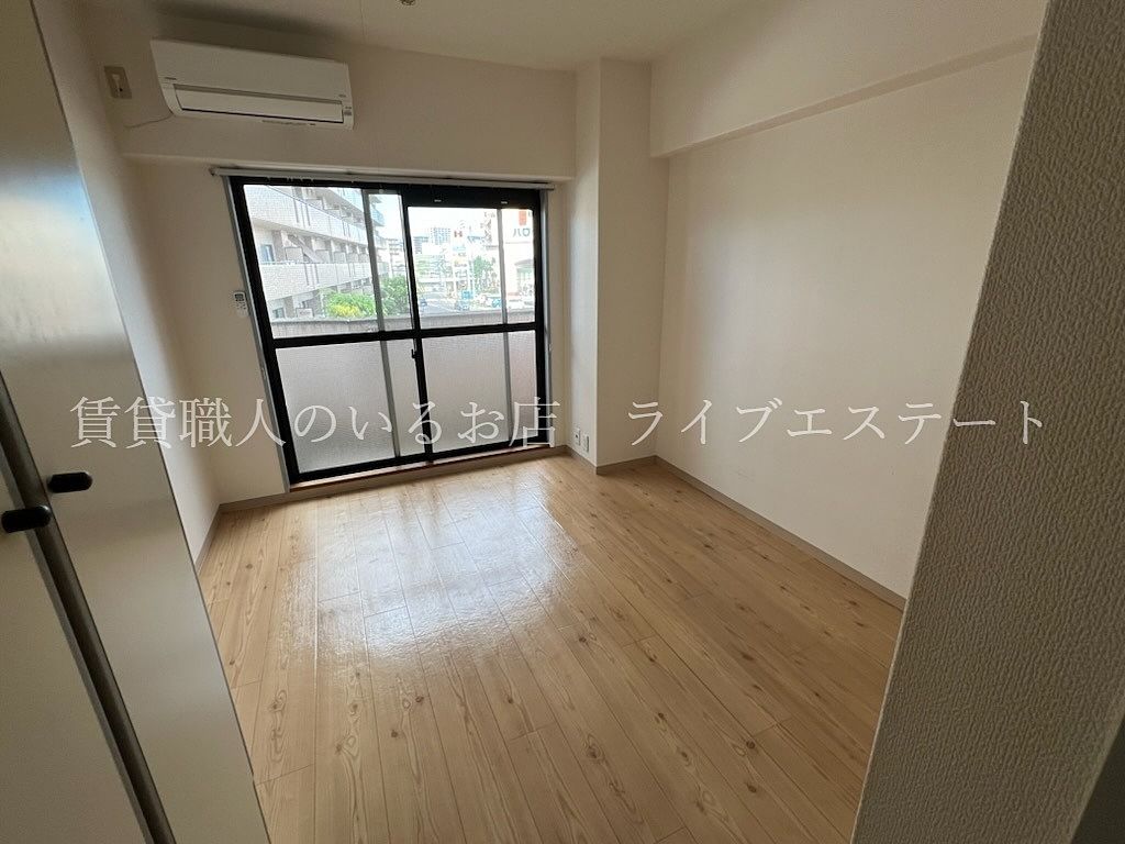 手狭なお部屋だからこそ、手の届く範囲に生活用品が置けます。お部屋でゆっくりされたい方におすすめです！