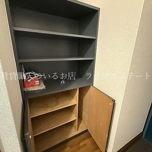 シューズボックス シューズボックスですが、スペースが余れば物入としても使えます