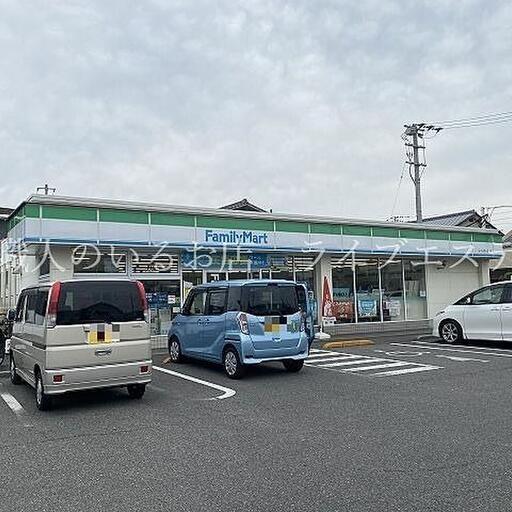 ファミリーマート レインボー通り店 徒歩約6分 / 約420m