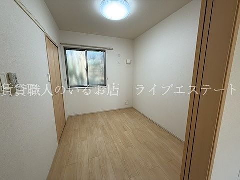 洋室3.7帖は北向きの部屋ですが、夏は涼しく過ごせます。