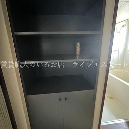 シューズボックス(同タイプ203号室の参考写真です) シューズボックス付きの玄関。土間がすっきりします