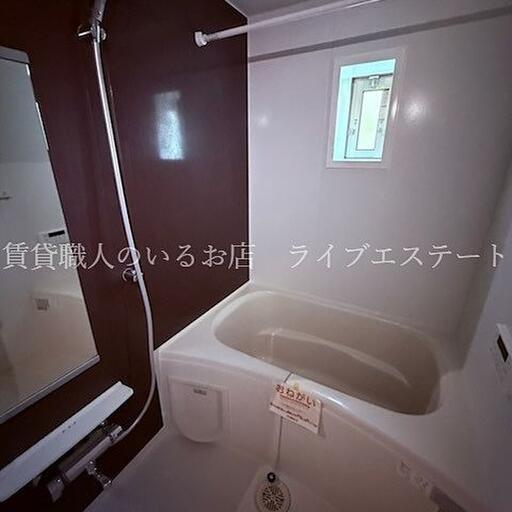 浴室換気暖房乾燥機(同タイプ205号室の参考写真です) 雨の日も洗濯物に困らず、浴室の湿気を除去
