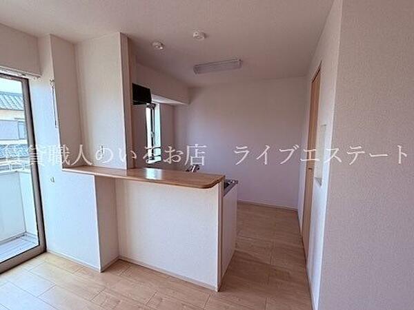 人気のカウンターキッチン(反転タイプ205号室の参考写真です) ゆったりとお一人暮らしをしたい方や新婚様にオススメ