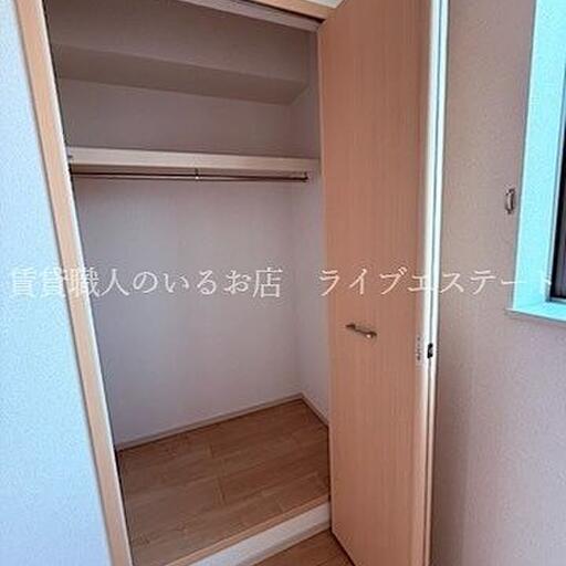 豊富な収納スペース(反転タイプ205号室の参考写真です) 収納たっぷりがうれしいですね