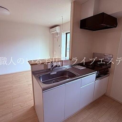 ガスコンロ付きは諸費用もおさえられます。(反転タイプ205号室の参考写真です) ゴミは嬉しい民間収集なので有料ゴミ袋不要!