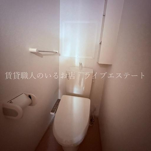 暖房便座・シャワートイレ(反転タイプ205号室の参考写真です) 暖房便座と洗浄シャワー機能の付いたトイレ