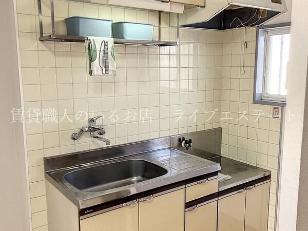 2口ガスコンロ設置可能(同タイプ104号室の参考写真です) 新婚様や、ゆったりと暮らしたい単身入居の方にオススメ