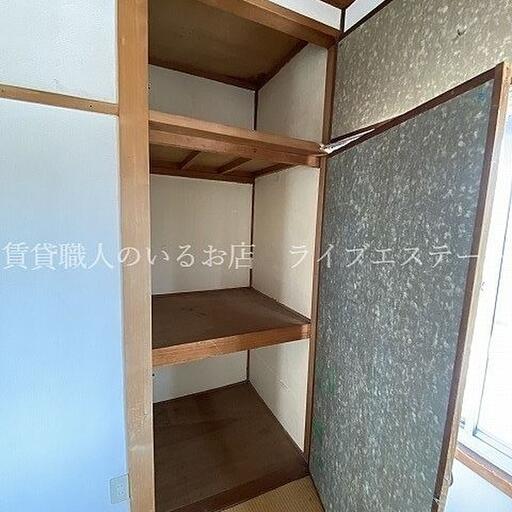 2階南和室収納 奥行きがあるので見た目以上にたくさん入ります