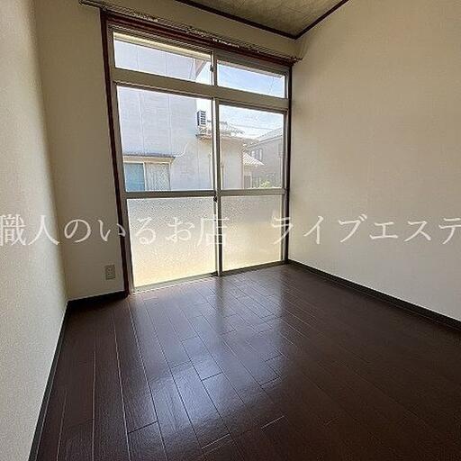 1階の納戸3.75帖 とっても広いので収納部屋以外にも活用していただけると思います