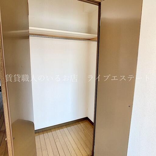 クローゼット付き たたむのが面倒な時はとりあえずハンガーのまま収納