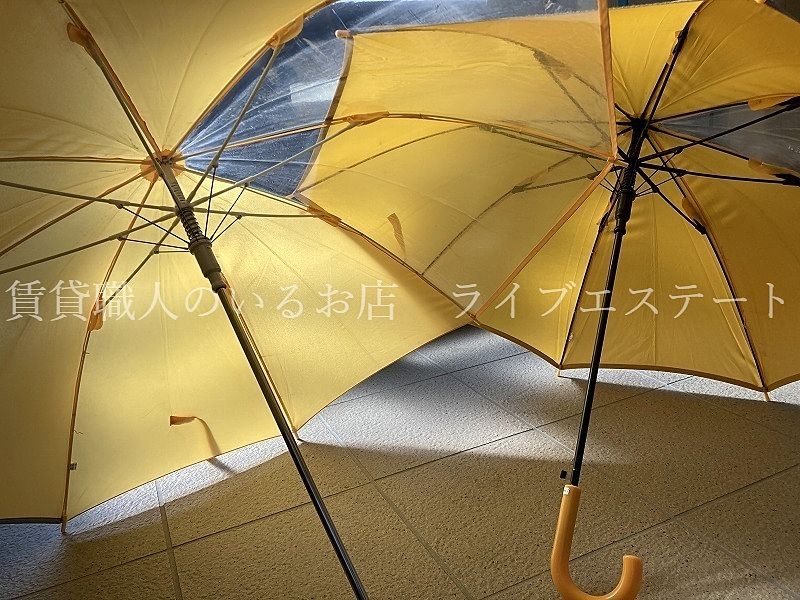 小学校の黄色い傘：マジックテープよりスナップがいい